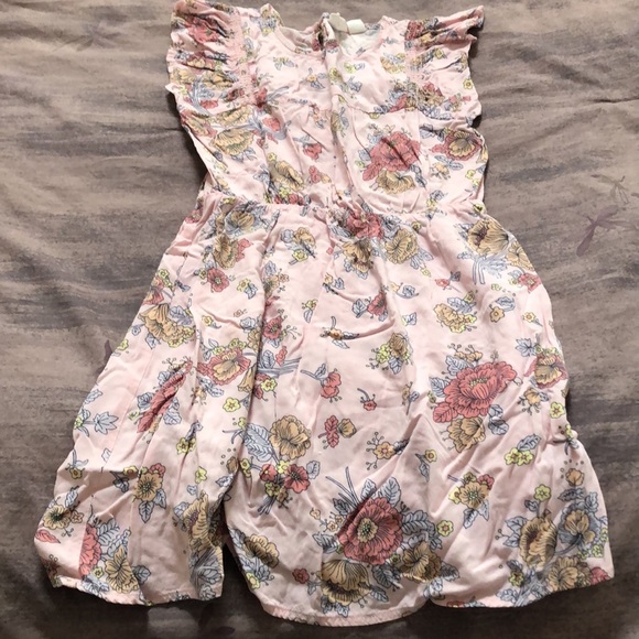 Girls GAP and Old Navy summer bundle. 2 dresses and softest tee shirt. 3 items. - Picture 6 of 10